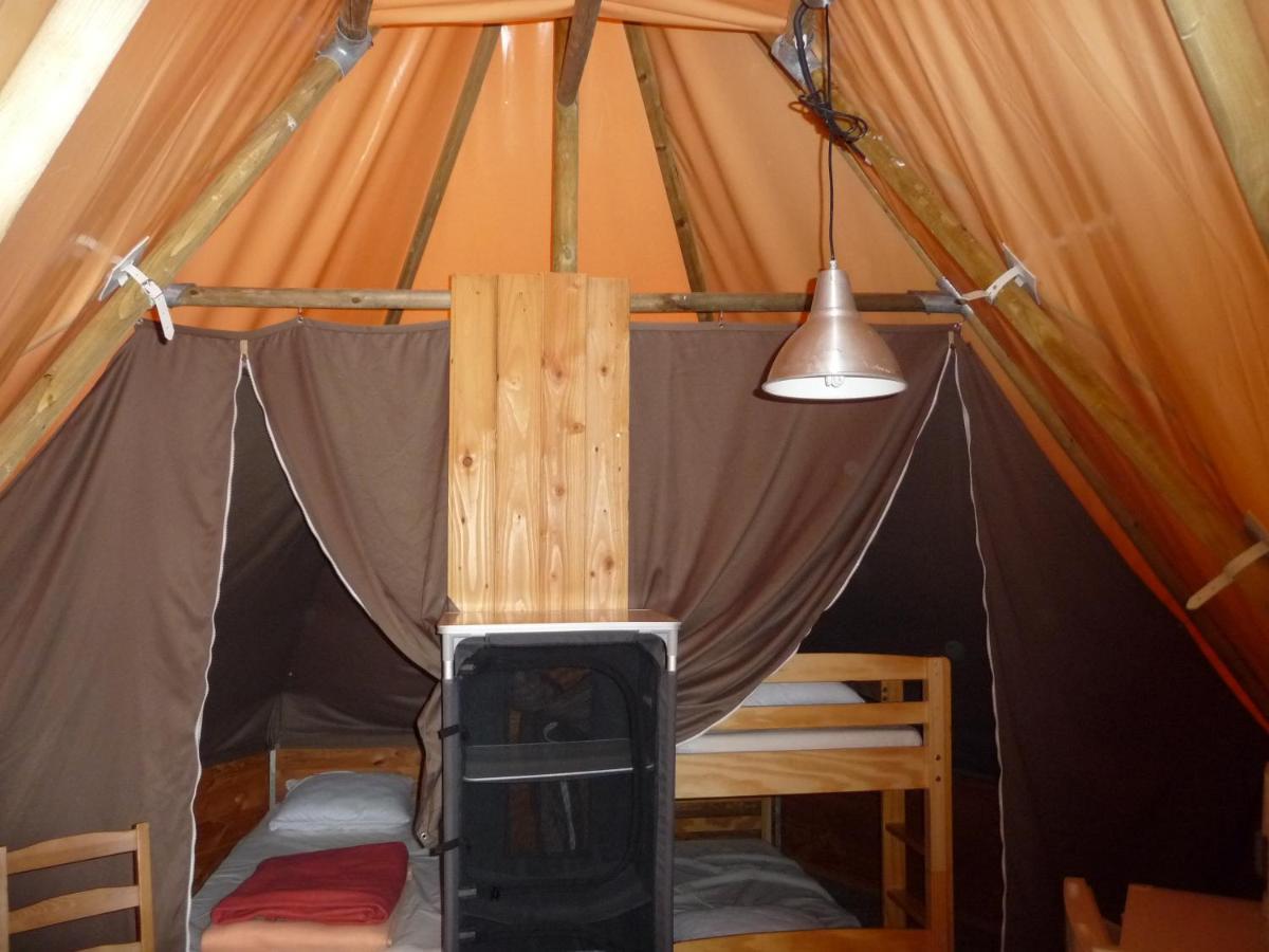 Camping Le Nid Du Parc Villars-les-Dombes Exterior photo