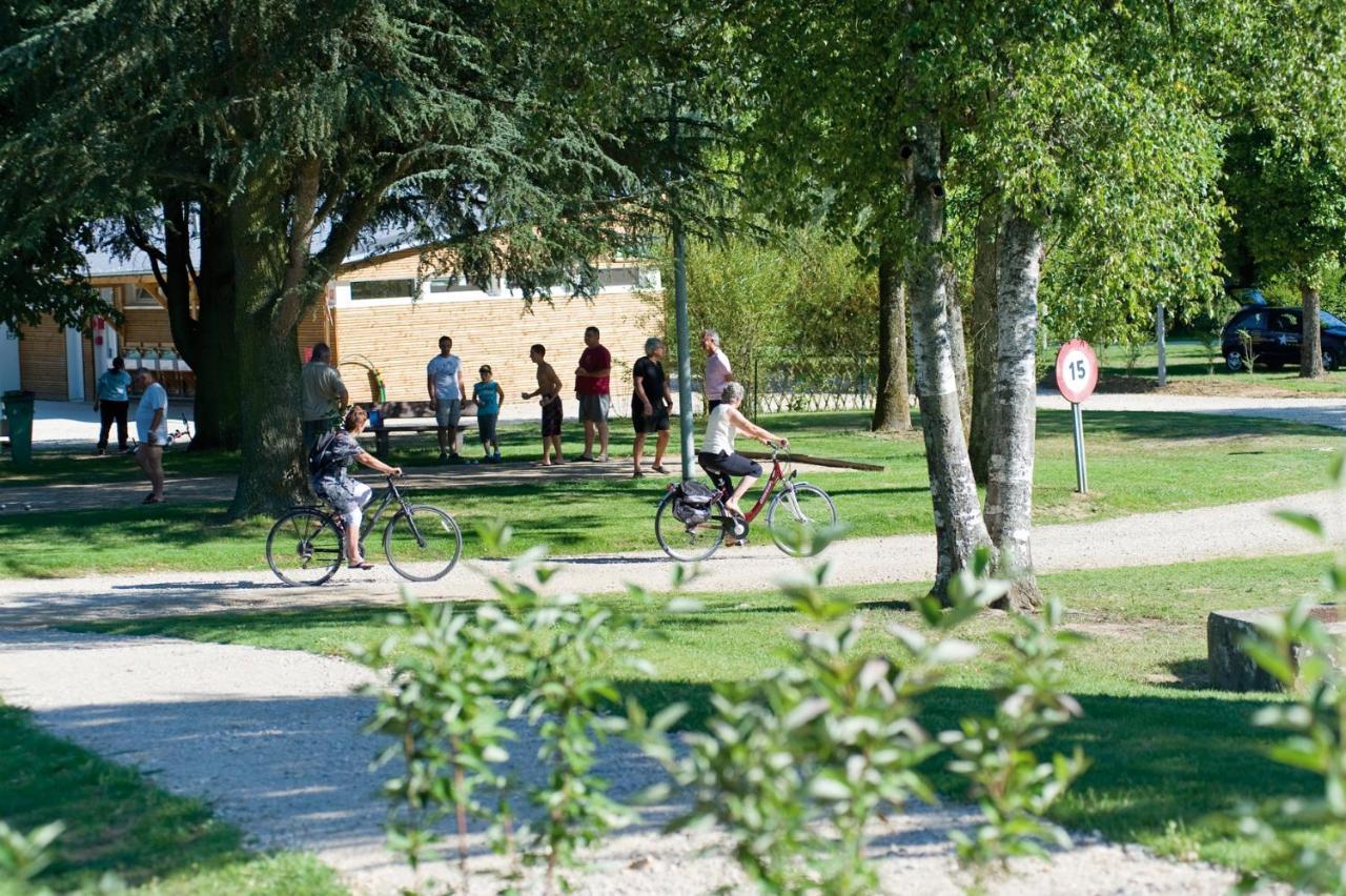 Camping Le Nid Du Parc Villars-les-Dombes Exterior photo