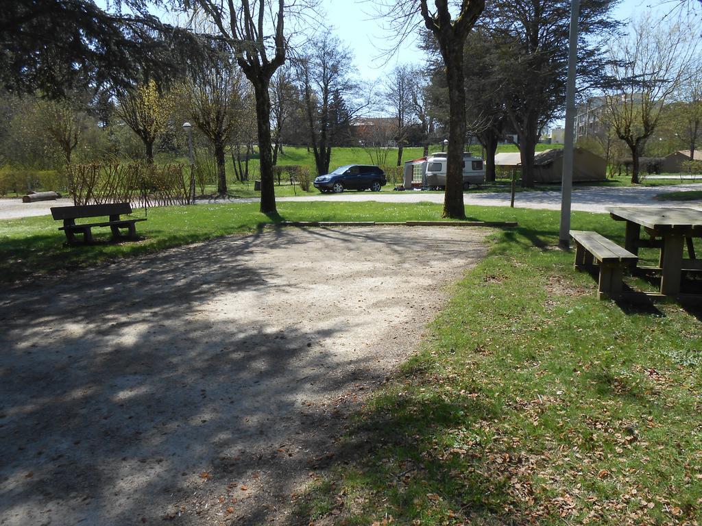 Camping Le Nid Du Parc Villars-les-Dombes Exterior photo