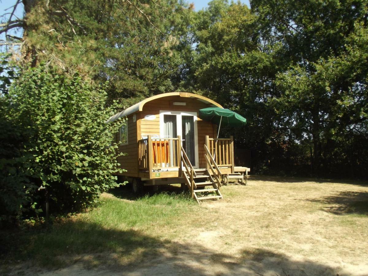 Camping Le Nid Du Parc Villars-les-Dombes Exterior photo